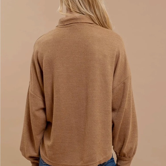 Blu Pepper Collared Raw Edge Knit Top with Large Buttons - Picture 3 of 3